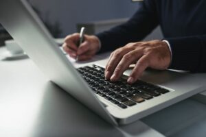 دراسة عالم تكنولوجيا المعلومات