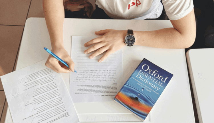 أفضل 7 بودكاست لتعلم اللغة الإنجليزية