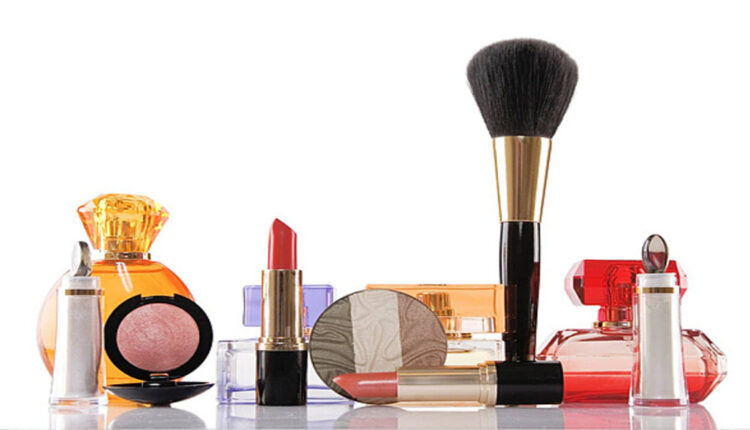 العطور والمكياج