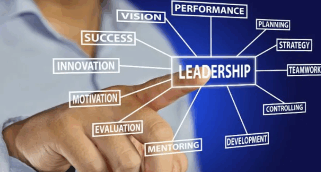 كيف تصبح قائدًا ناجحًا؟ 10 مهارات أساسية