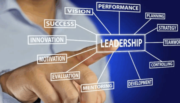 كيف تصبح قائدًا ناجحًا؟ 10 مهارات أساسية