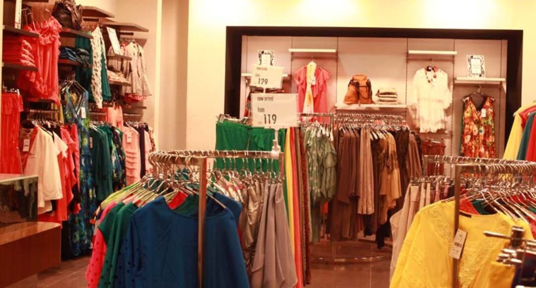 موقع PrettyLittleThing