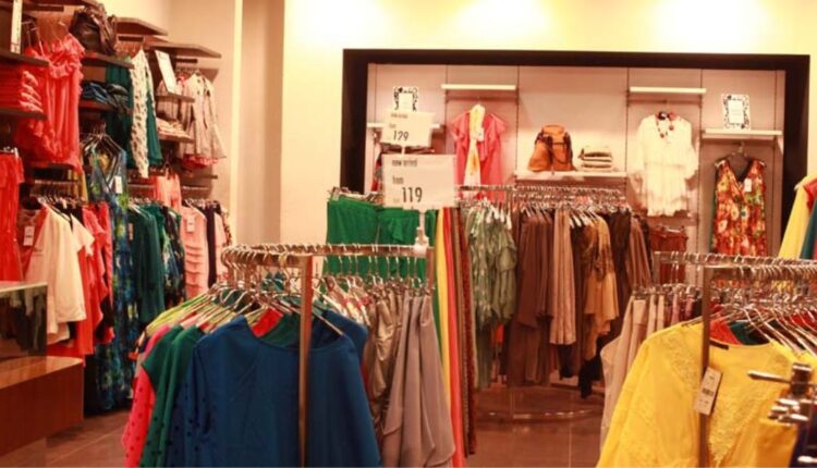 موقع PrettyLittleThing