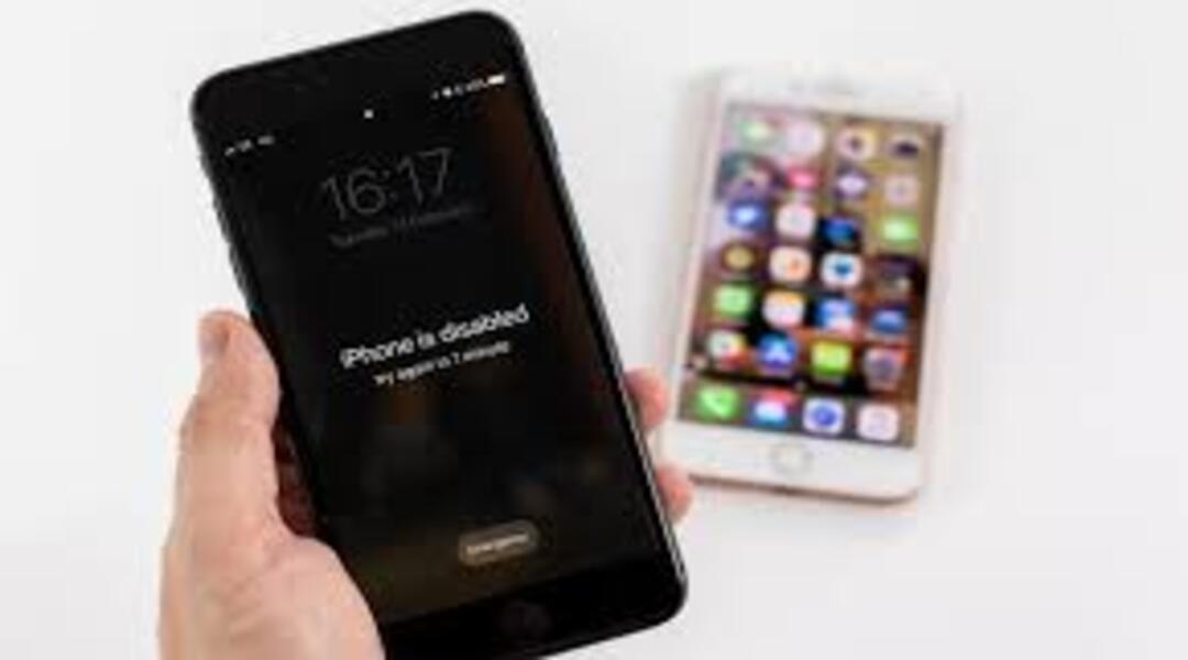 ماذا تفعل إذا تم تعطيل الآيفون بسبب إدخال رمز خاطئ؟ 1 ماذا يحدث بعد ١٠ محاولات فاشلة لإدخال رمز المرور على جهاز آيفون؟